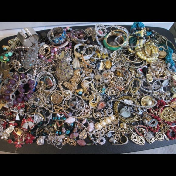 4 LB CURATED Jewelry Bundle lot\ gold silver pearls rhinestones gemstones - Picture 5 of 8